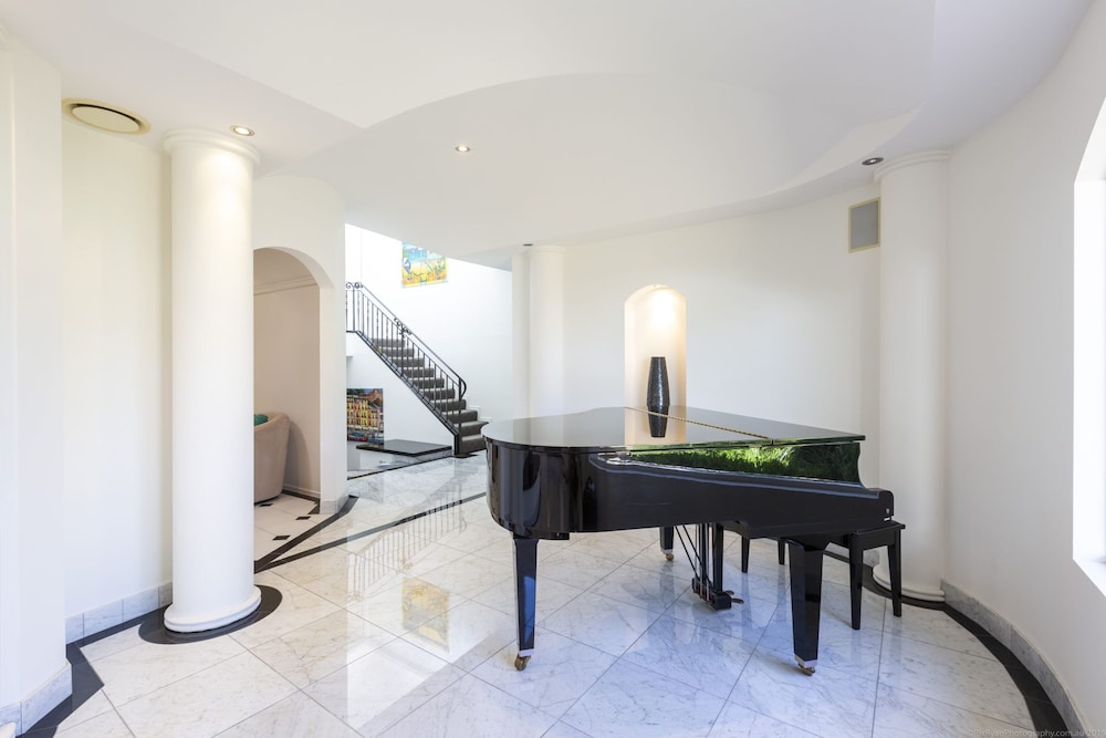 Spectacular North Facing Harbour Front Villa