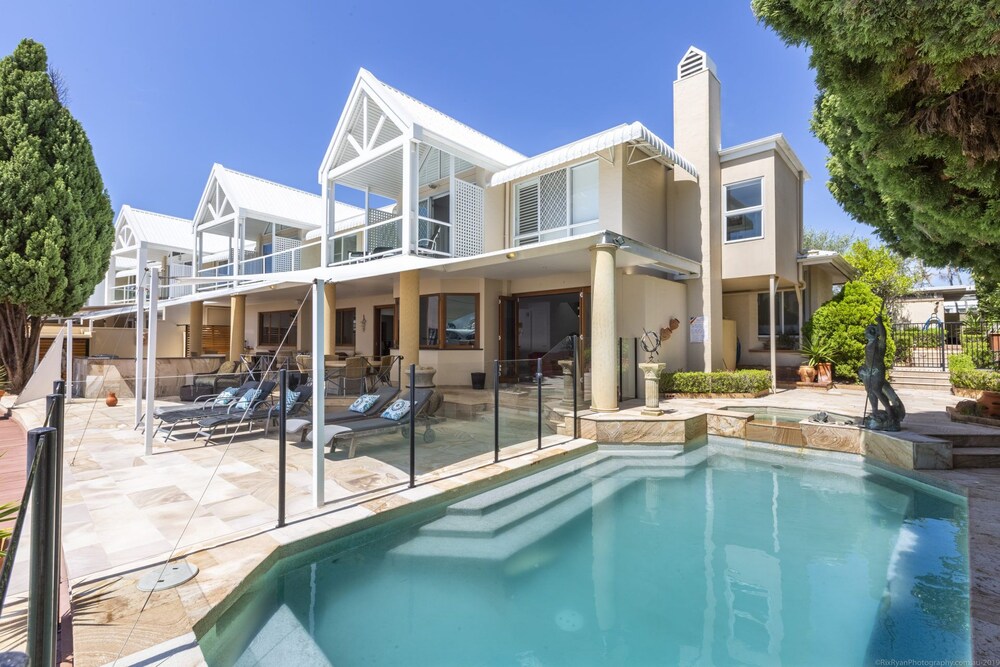 Spectacular North Facing Harbour Front Villa