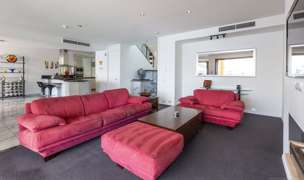 Spectacular North Facing Harbour Front Villa