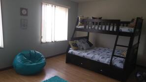 Iron/ironing board, free WiFi, linens