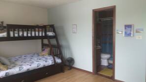 Iron/ironing board, free WiFi, linens