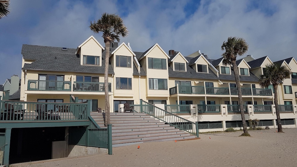 Relaxing Oceanfront Condo in Beaufort, United States