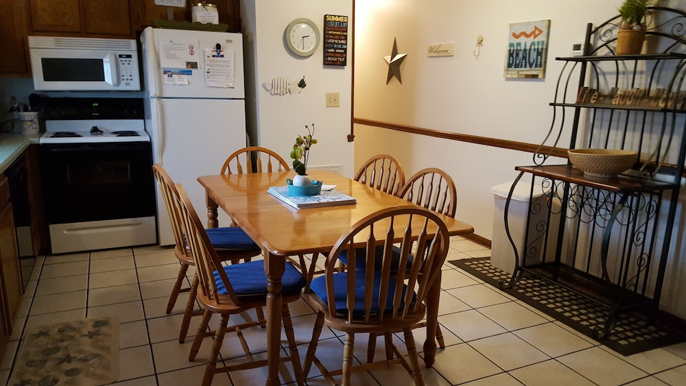 Ocean View,  1st  Floor-Easy Access to Beach & Pool-Great Rates 