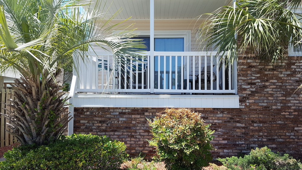 Ocean View,  1st  Floor-Easy Access to Beach & Pool-Great Rates