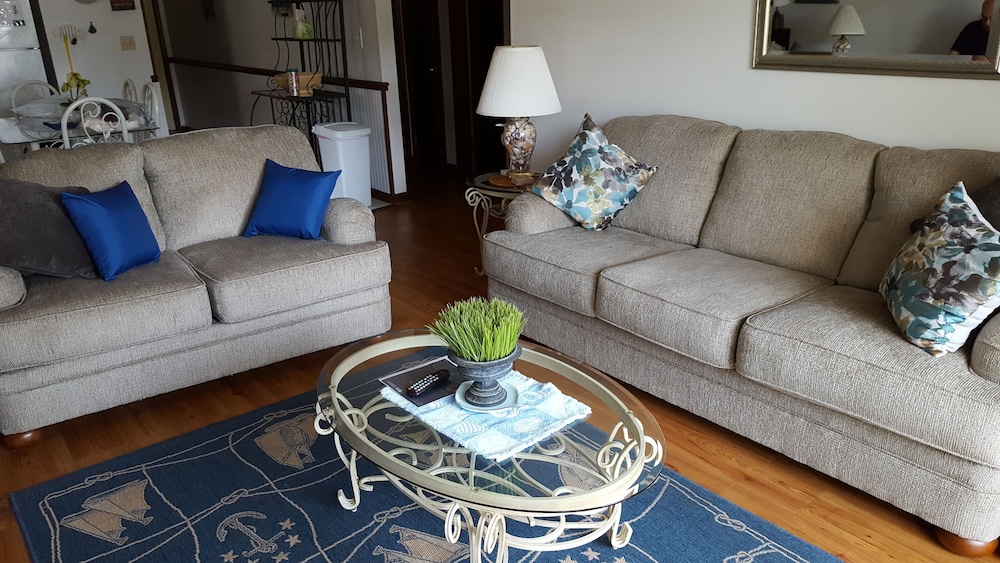 Ocean View,  1st  Floor-Easy Access to Beach & Pool-Great Rates 