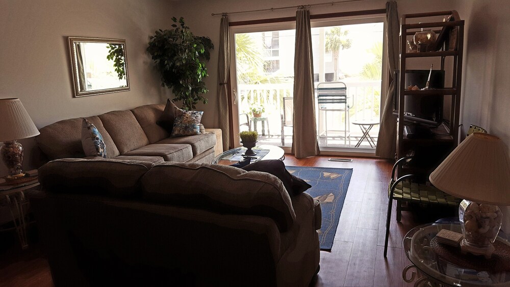 Ocean View,  1st  Floor-Easy Access to Beach & Pool-Great Rates 