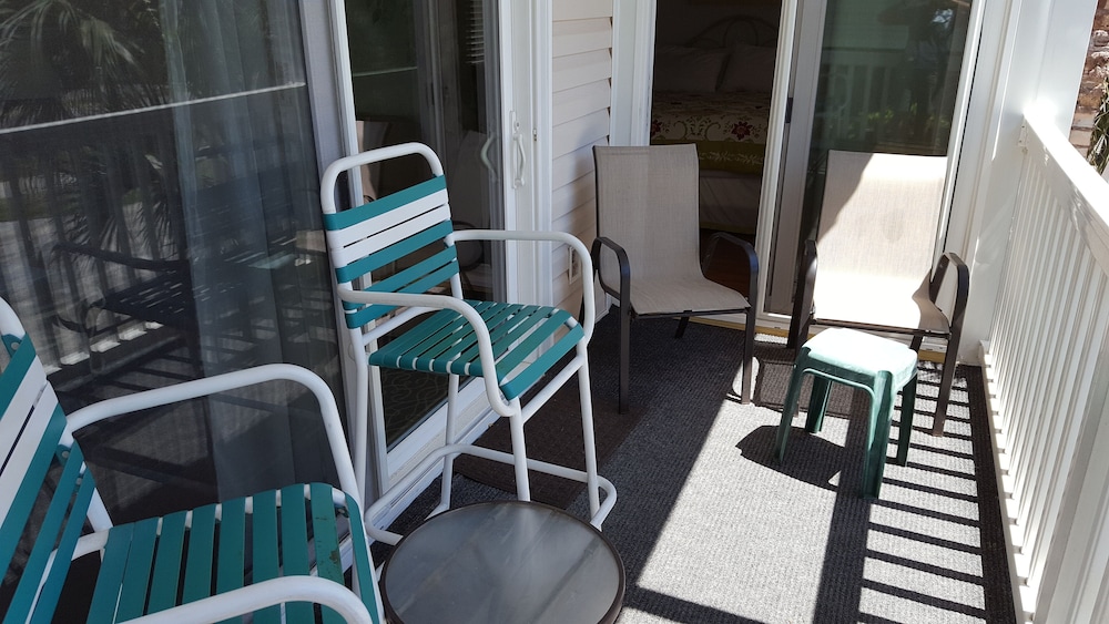 Ocean View,  1st  Floor-Easy Access to Beach & Pool-Great Rates 