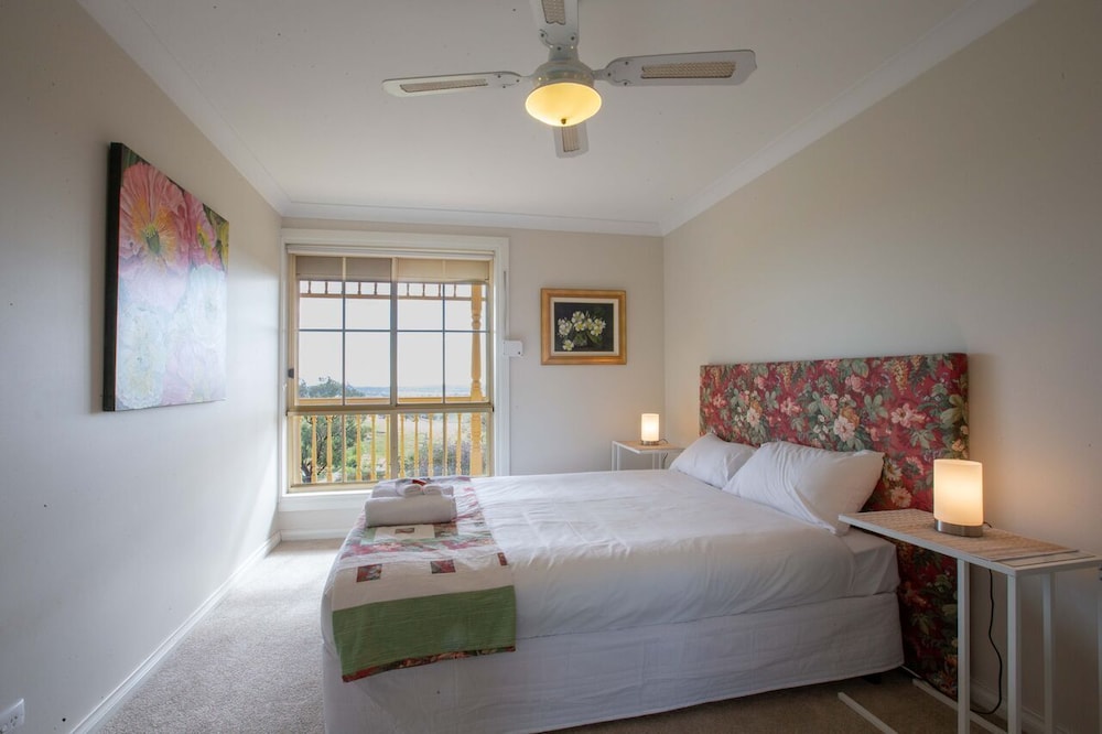 Angaston House
