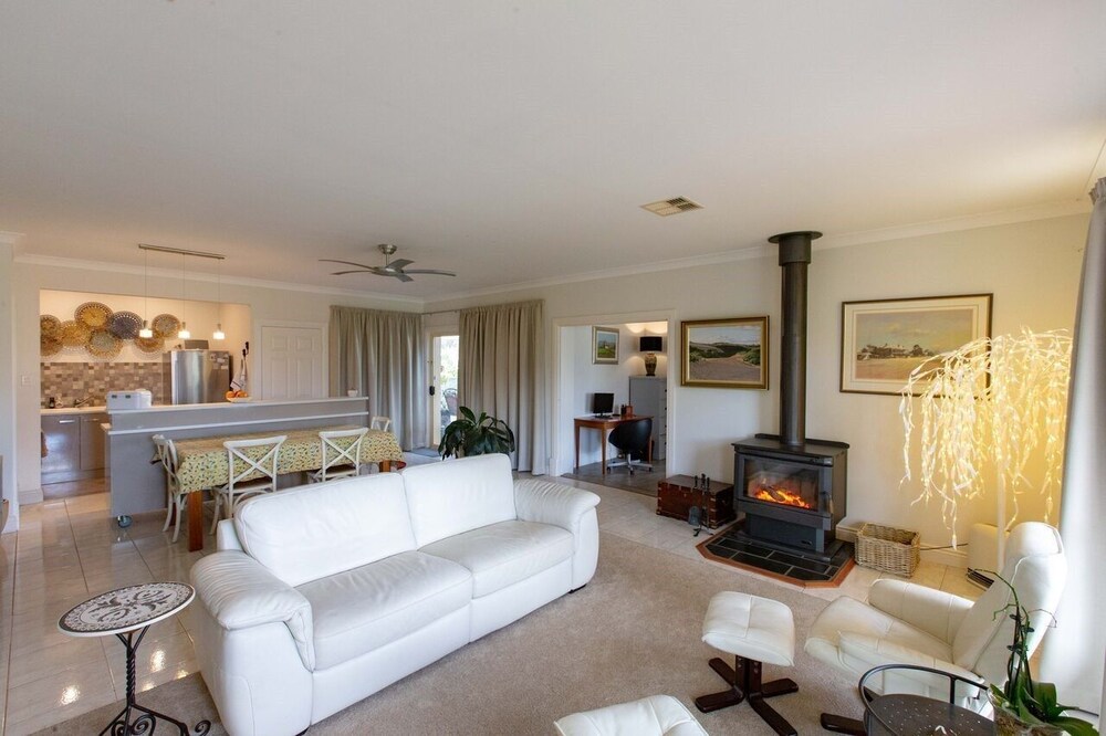 Angaston House