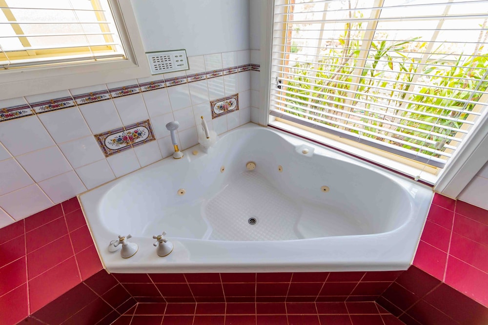 Angaston House