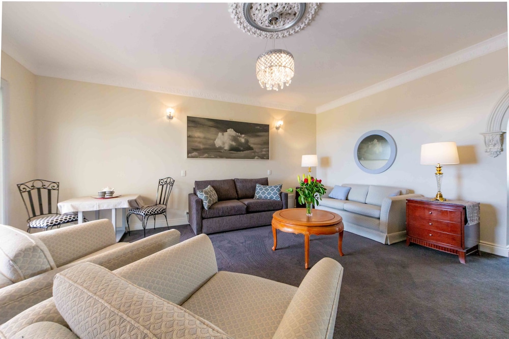 Angaston House