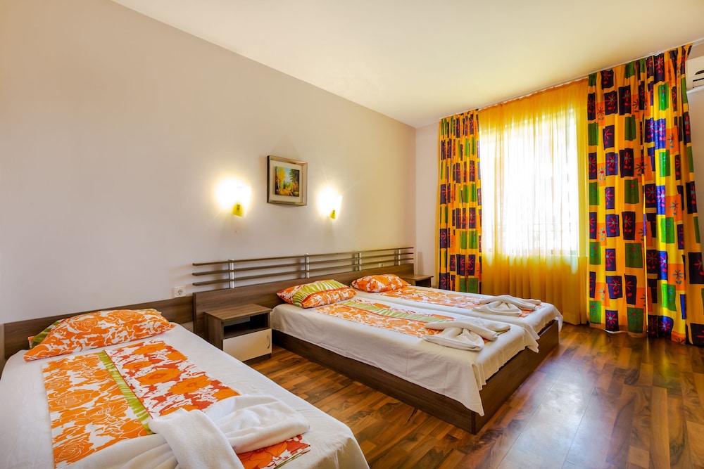 Family Triple Room in Dafinka Guest House in Ravda, Bulgaria