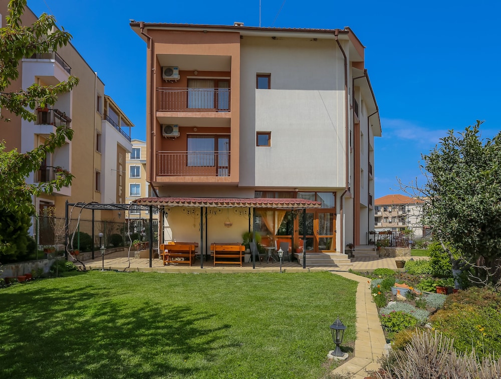 2 Bedroom Apartment in Dafinka Guest House in Ravda, Bulgaria