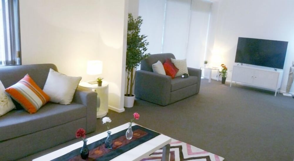 Roomerang at Paramount 3