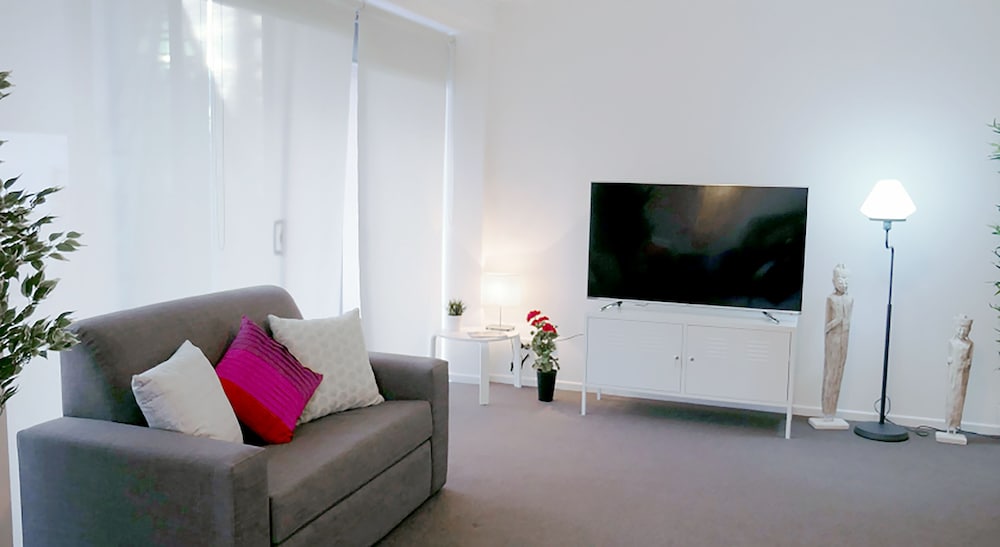 Roomerang at Paramount 3
