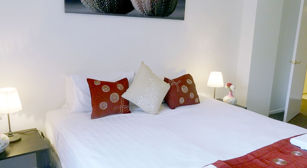 Roomerang at Paramount 3
