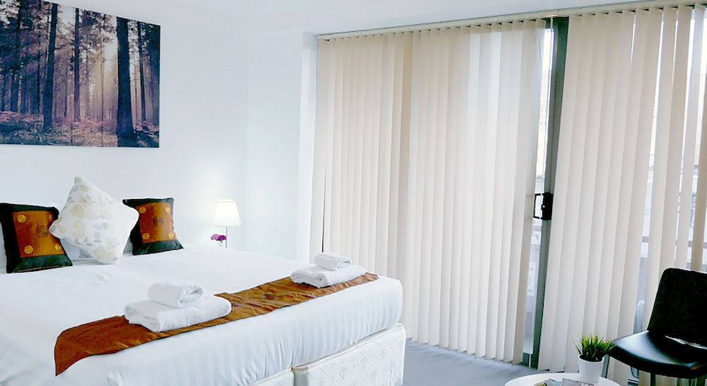 Roomerang at Paramount 3