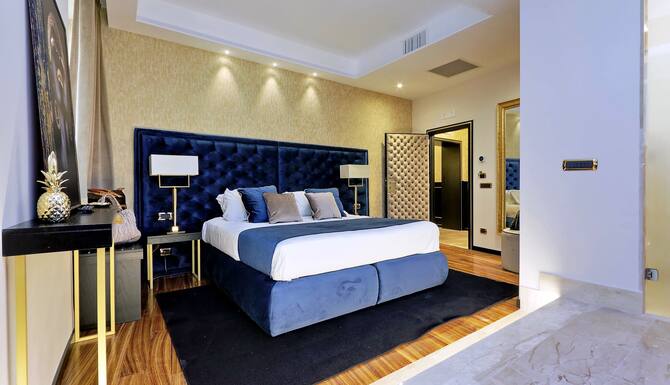 spanish diamond luxury suites jacuzzi