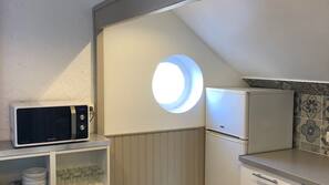 Réfrigérateur, micro-ondes, four, fourneau de cuisine