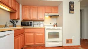 Fridge, microwave, oven, hob