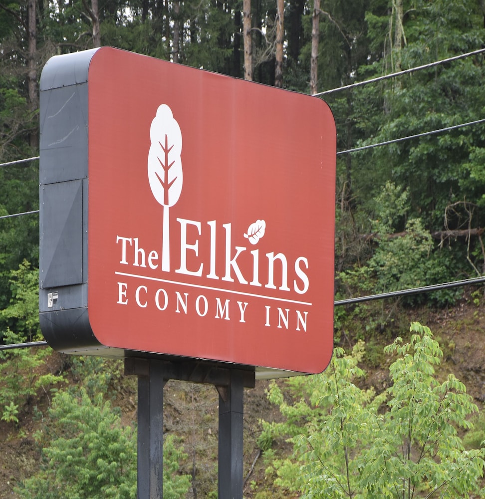 Luxor Inn & Suites, a Travelodge by Wyndham in Elkins Best Rates