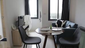 Free minibar, desk, laptop workspace, free WiFi