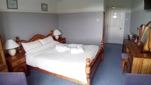 1 bedroom, minibar, desk, laptop workspace