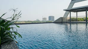 Hồ bơi ngoài trời