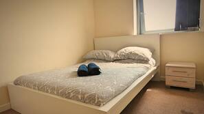 Iron/ironing board, free WiFi, linens
