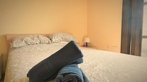 Iron/ironing board, free WiFi, linens