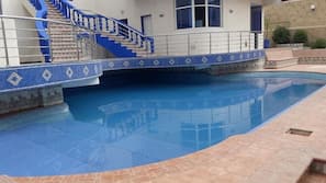 Indoor pool, 2 outdoor pools