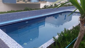 Indoor pool, 2 outdoor pools