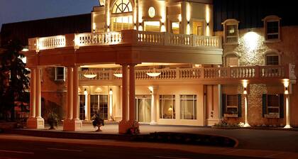 Chateau Louis Hotel & Conference Centre