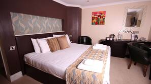 Desk, laptop workspace, iron/ironing board, free WiFi
