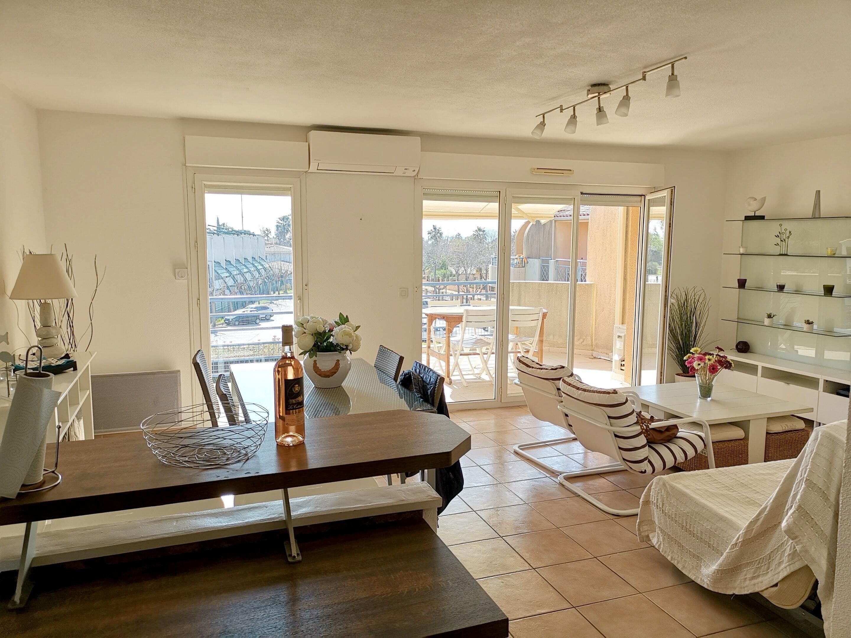 Apartment With 2 Bedrooms in Bandol, France