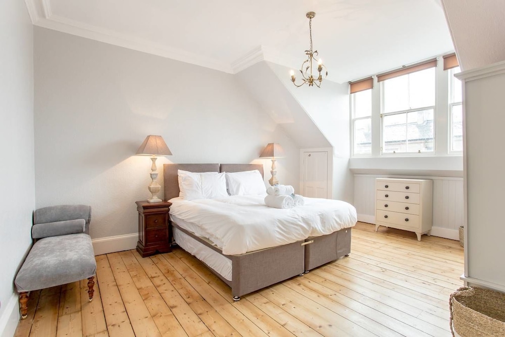 Spacious New Town 3 Bedroom Apartment In Edinburgh Hotel