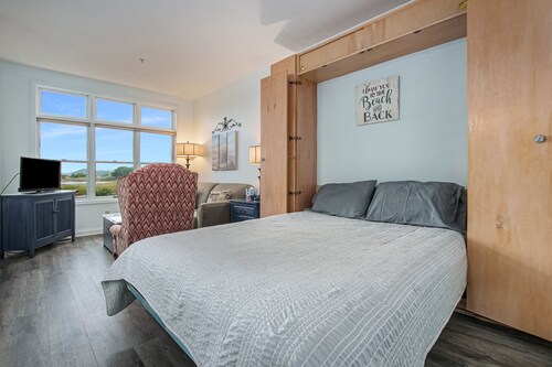 hotels in downtown manistee mi