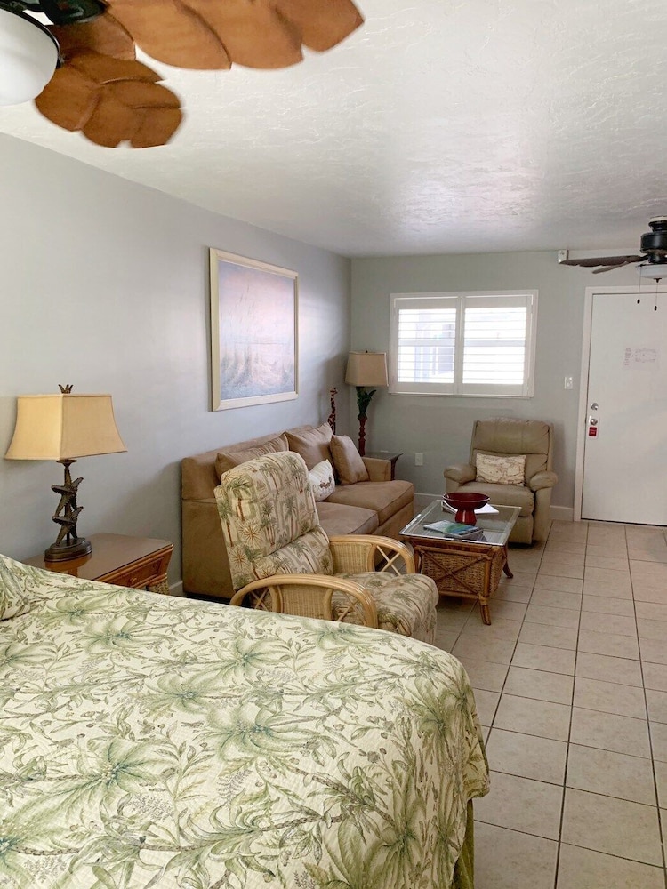 Beachside Unit 01 Key Colony, Beachside Unit 01 Private Atlantic