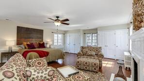 5 bedrooms, iron/ironing board, Internet, linens