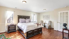 5 bedrooms, iron/ironing board, Internet, linens