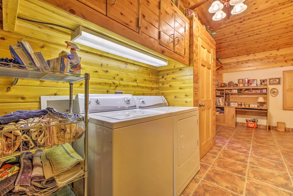 Quiet Inverness Log Cabin w/ Furnished Deck!, Inverness, FL Vacation