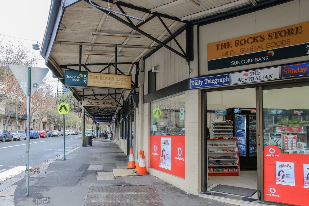 Waterview Terrace in Historic Rocks