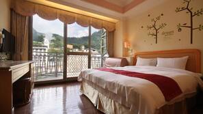 Desk, blackout drapes, free WiFi, linens