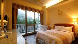 Desk, blackout drapes, free WiFi, linens