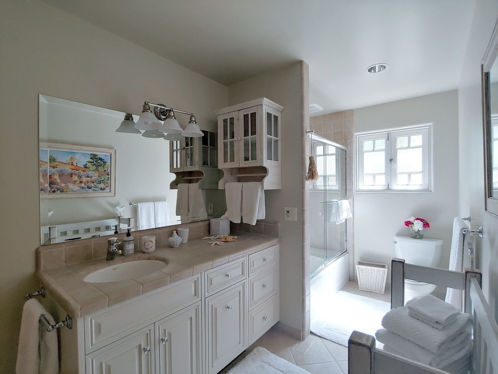 Carmelbythesea Home in Prime Location in Monterey Hotel Rates