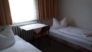 Verdunkelungsvorhänge, schallisolierte Zimmer, Bügeleisen/Bügelbrett