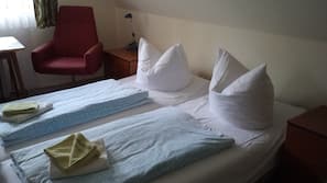 Verdunkelungsvorhänge, schallisolierte Zimmer, Bügeleisen/Bügelbrett