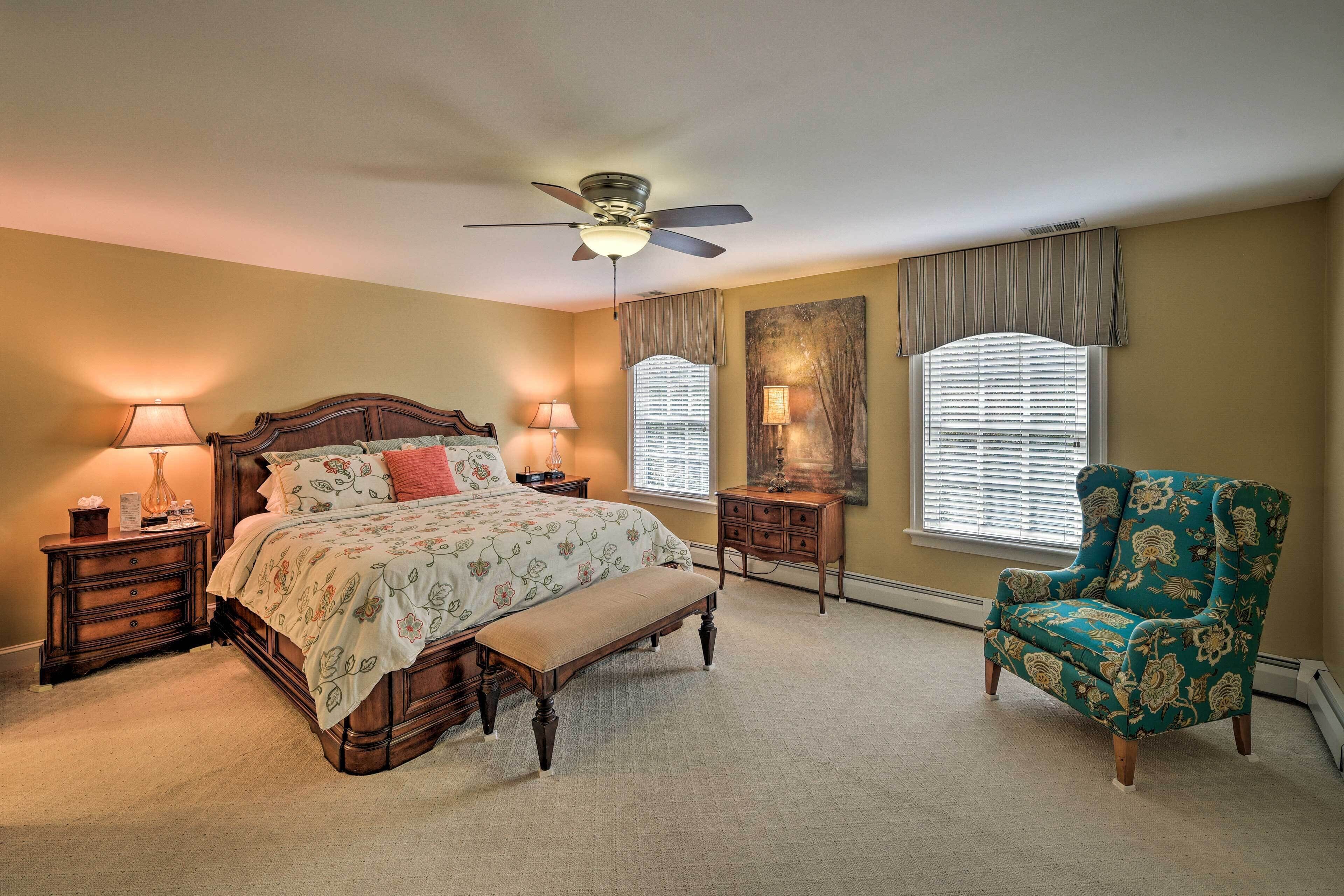 Historic Virginia Wine Country Villa W/pool & Yard in Linden, United States