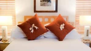 Free WiFi, linens