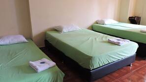 Ferros/tábuas de passar roupa, Wi-Fi de cortesia, roupa de cama